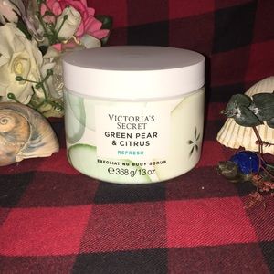 NWT VS GREEN PEAR/CITRUS REFRESH BODY SCRUB
